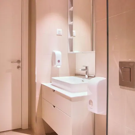 Metropolitan - View *