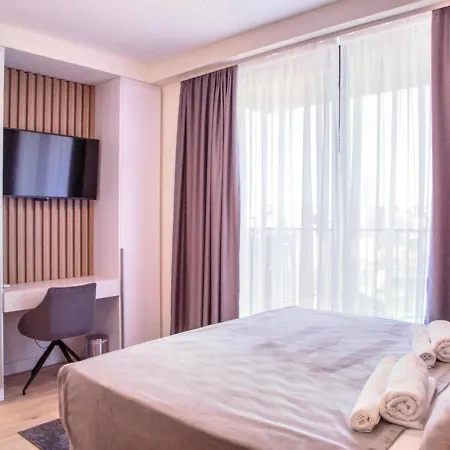 Metropolitan - View *